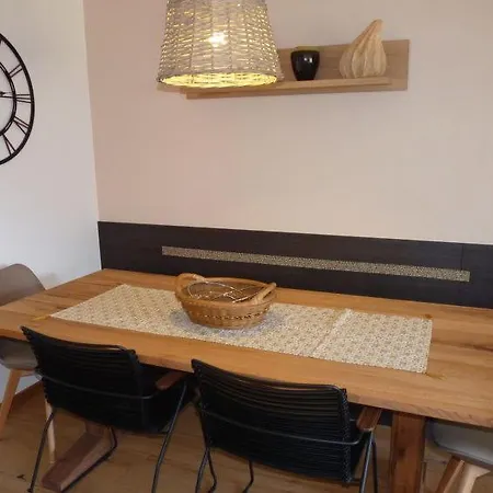 Sleeps 5 Pool Wifi Appartement